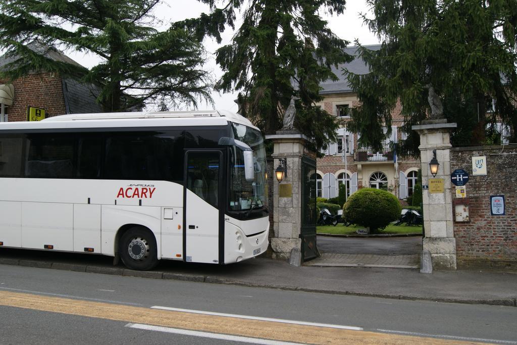 Hotel Le Clos Du Montvinage Etreaupont Экстерьер фото
