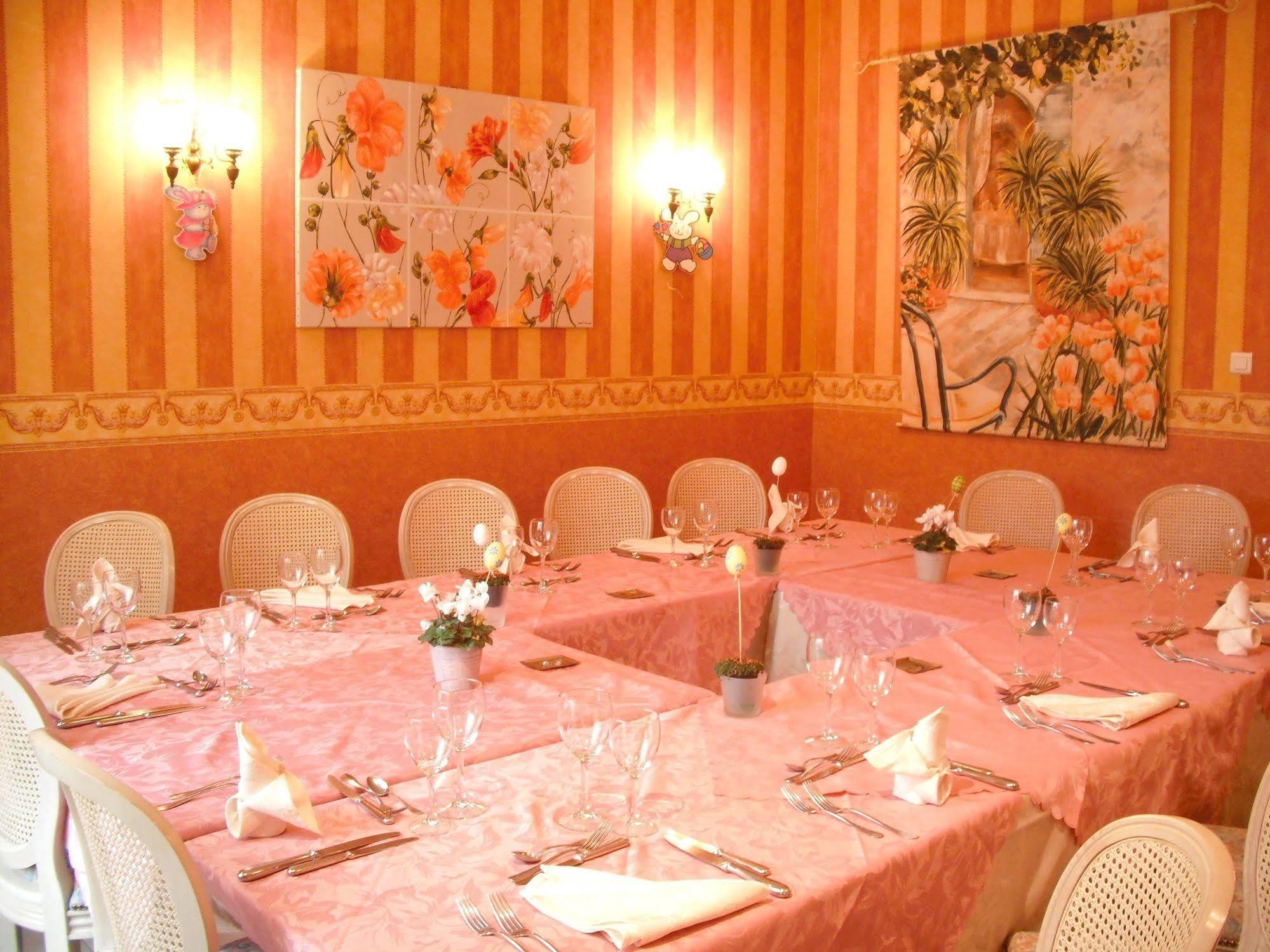 Hotel Le Clos Du Montvinage Etreaupont Экстерьер фото