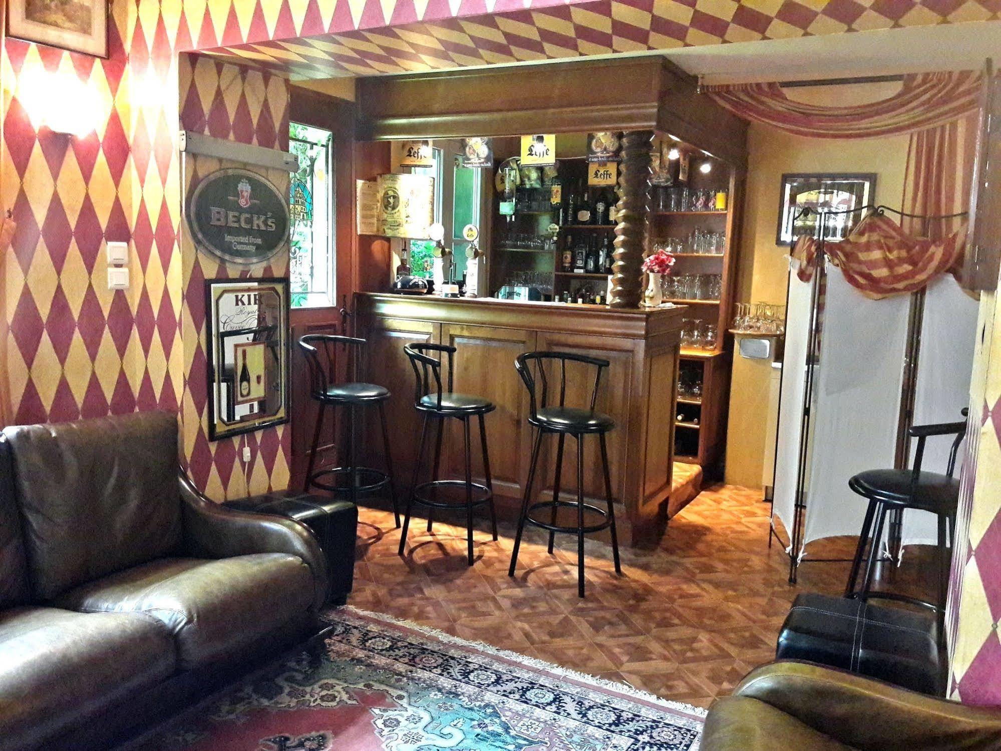 Hotel Le Clos Du Montvinage Etreaupont Экстерьер фото